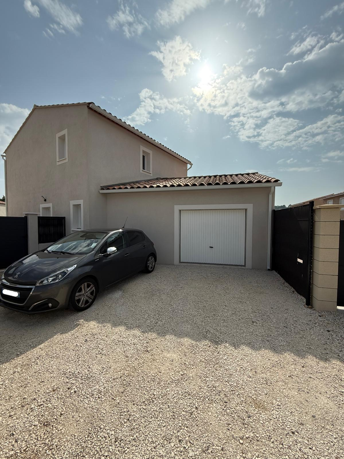 Pose de gouttière maison complète dans le Var