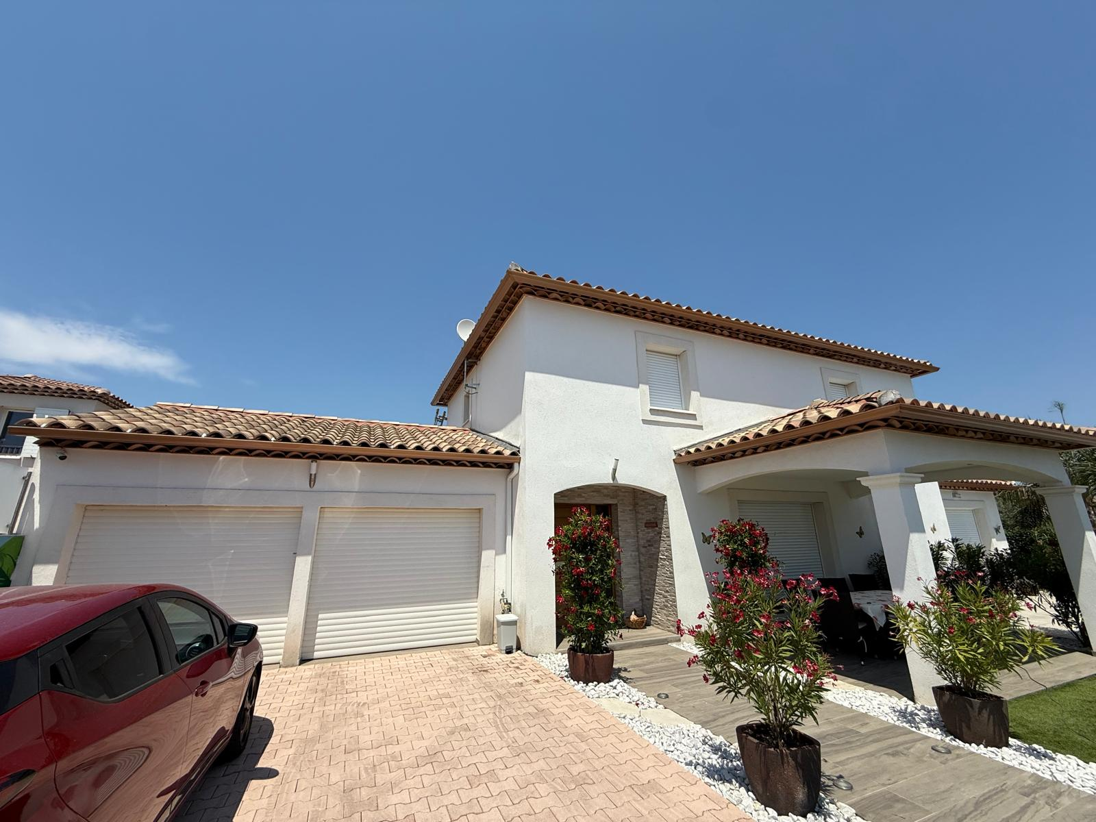 Pose gouttière en alu pour une villa à Hyères