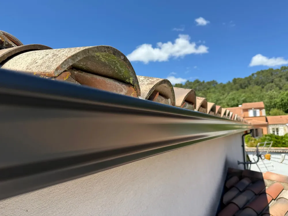 La Belle Gouttière : pose de gouttière aluminium sur mesure dans le Var