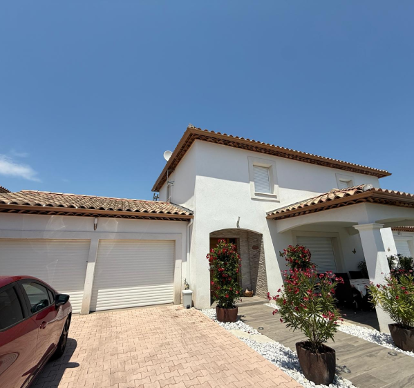 Gouttière aluminium noir posée sur une villa à Hyères